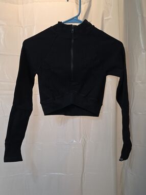 Joja Black Long-Sleeve Quarter-Zip Crop Top